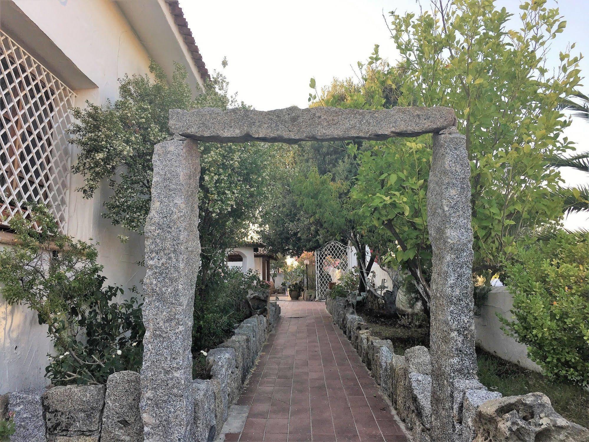 Hotel Ristorante S'Astore Benetutti Екстериор снимка