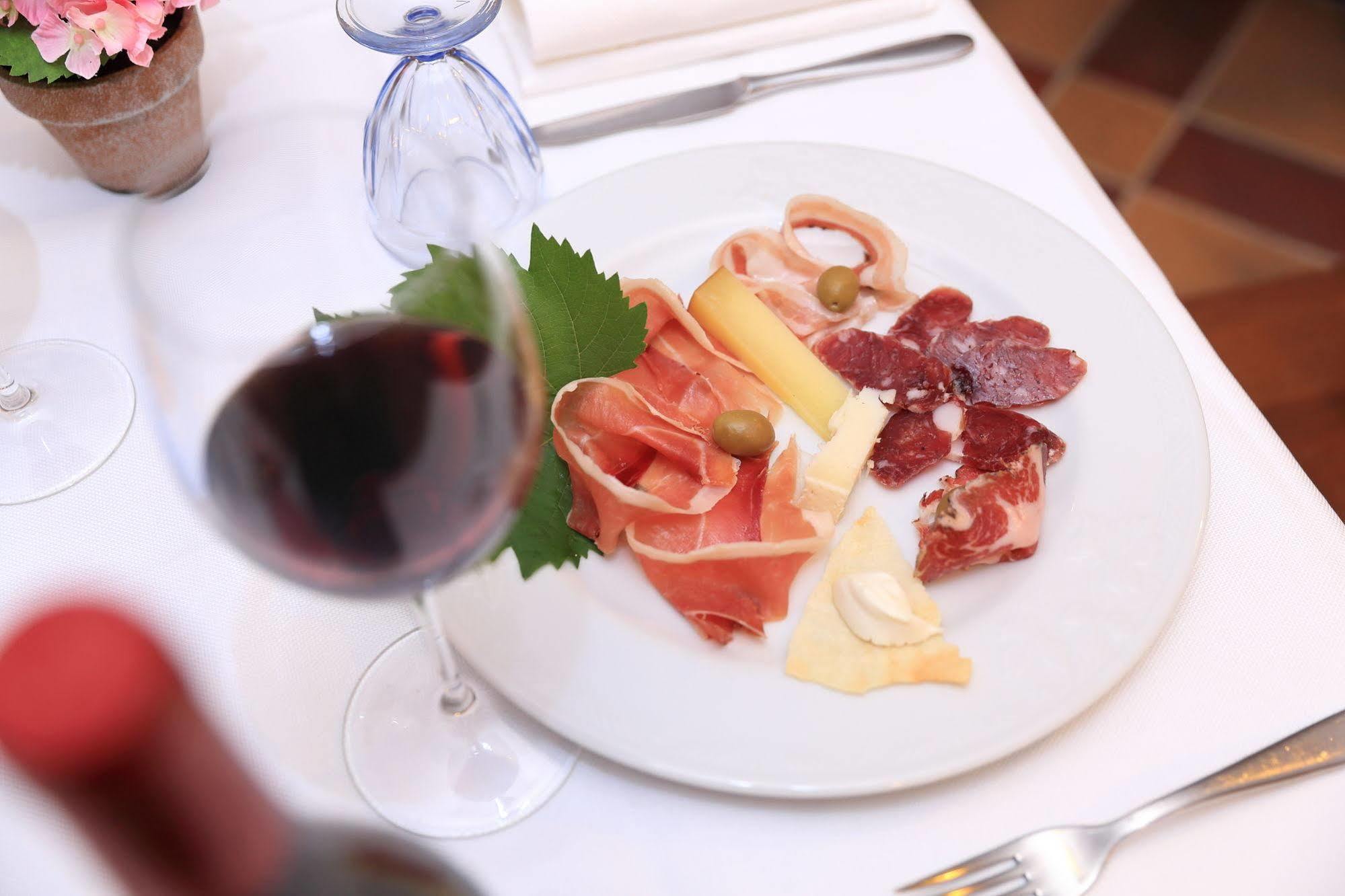Hotel Ristorante S'Astore Benetutti Екстериор снимка